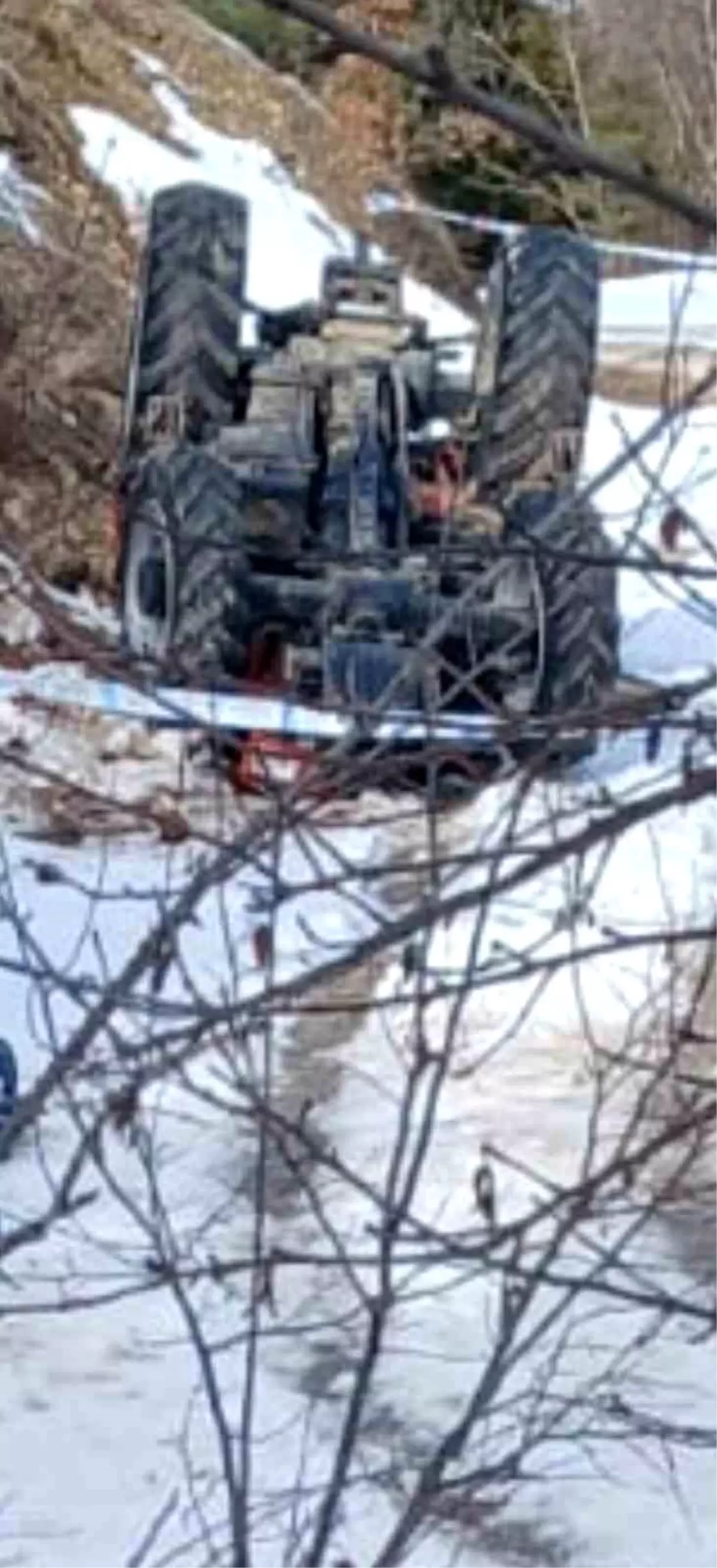 Traktör devrildi, köy muhtarı hayatını kaybetti