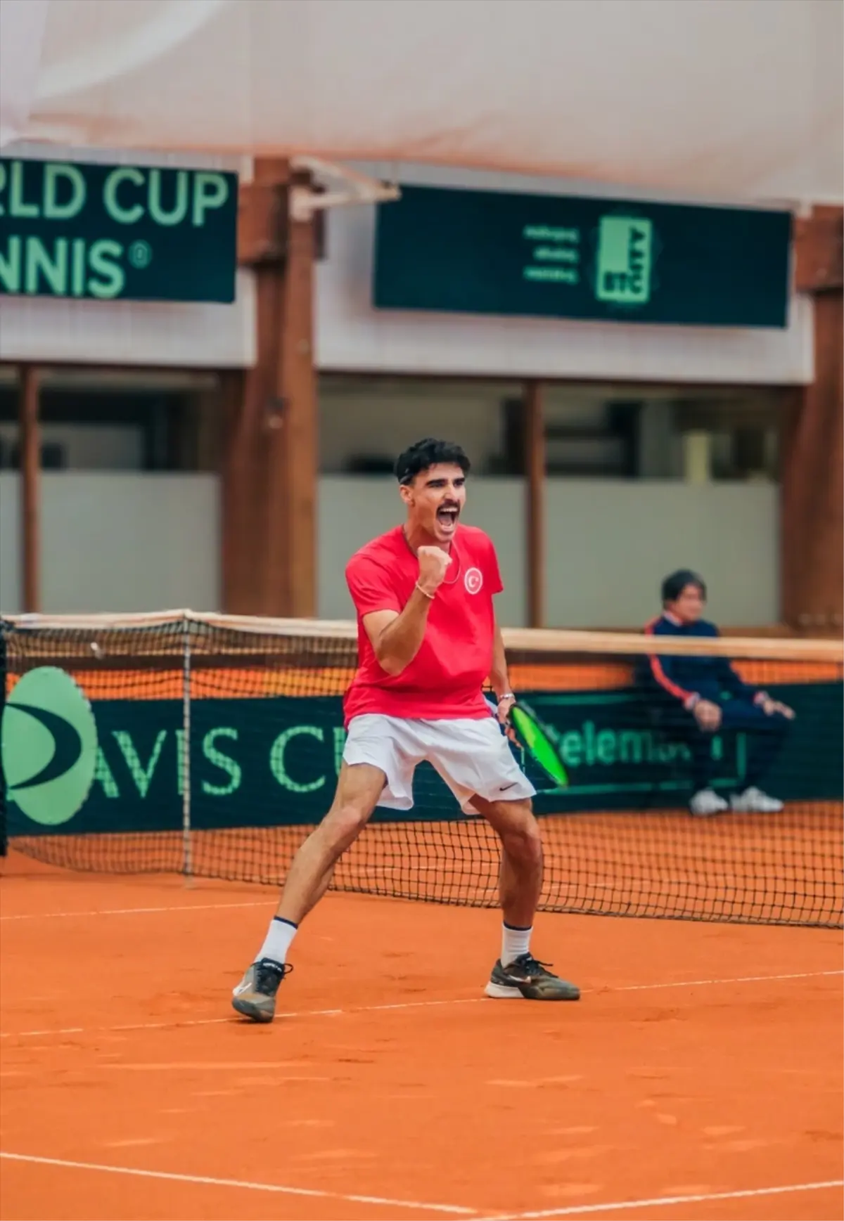 Türkiye, Davis Cup Dünya Grubu 1 play-off'unda Slovenya karşısında 2-0 öne geçti