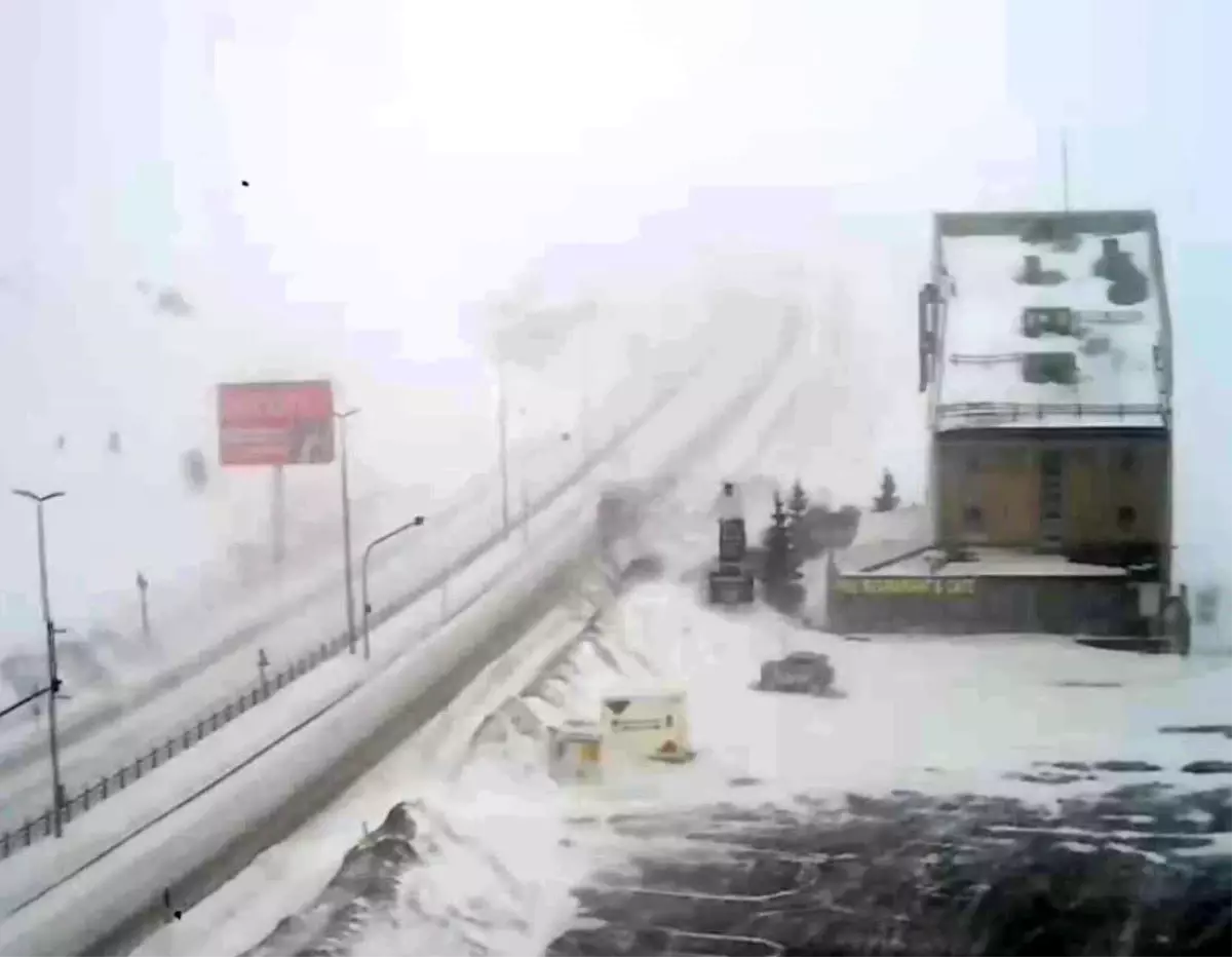 Ulaşıma kar ve tipi engeli