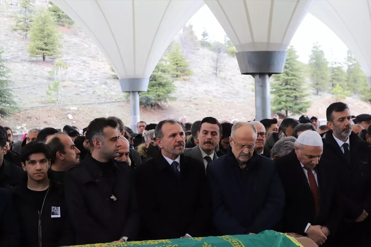 Usta yazar Bülent Akyürek, son yolculuğuna uğurlandı