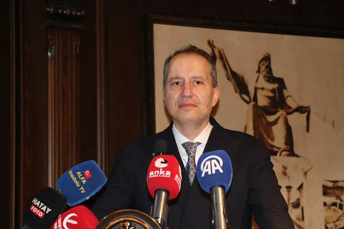 Yeniden Refah Partisi Genel Başkanı Erbakan, Hatay'da gazetecilerle buluştu