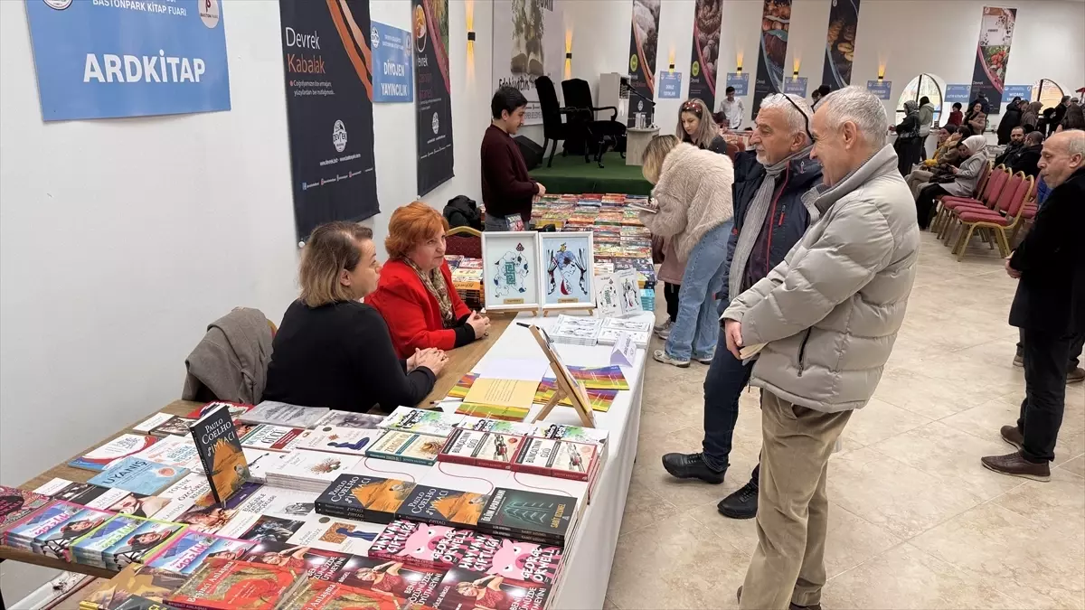 Zonguldak'ta 'Devrek Bastonpark Kitap Fuarı' açıldı