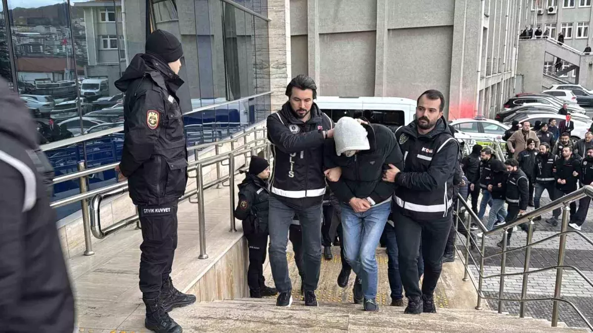 Zonguldak'ta rüşvetle araç muayenesi operasyonunda 11 şüpheli adliyede