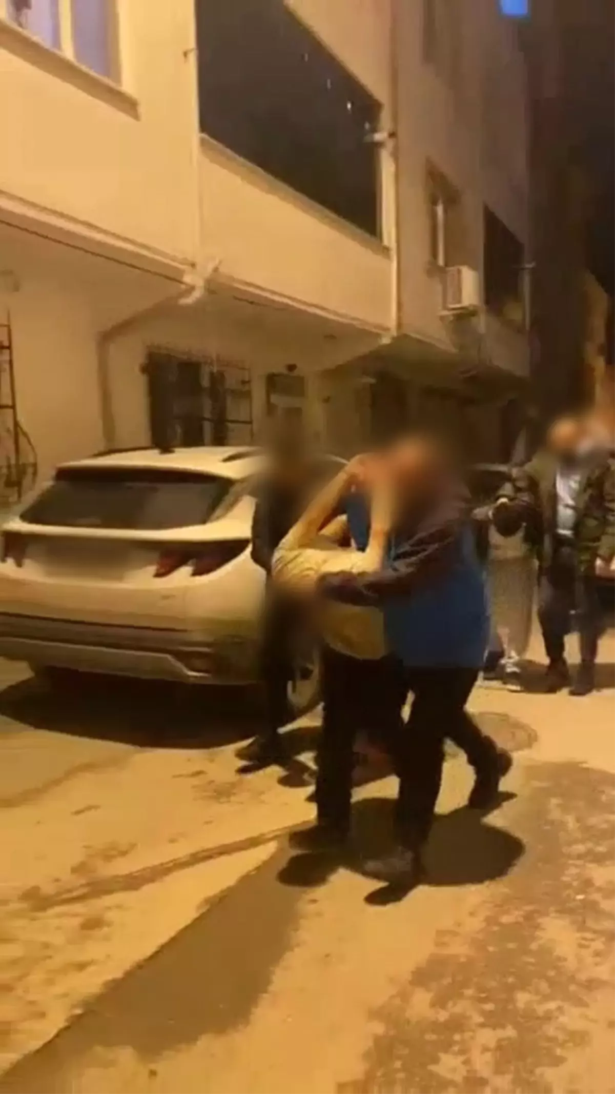 Bursa'da Uyuşturucu Operasyonu: 688 Hap ve Esrar Ele Geçirildi