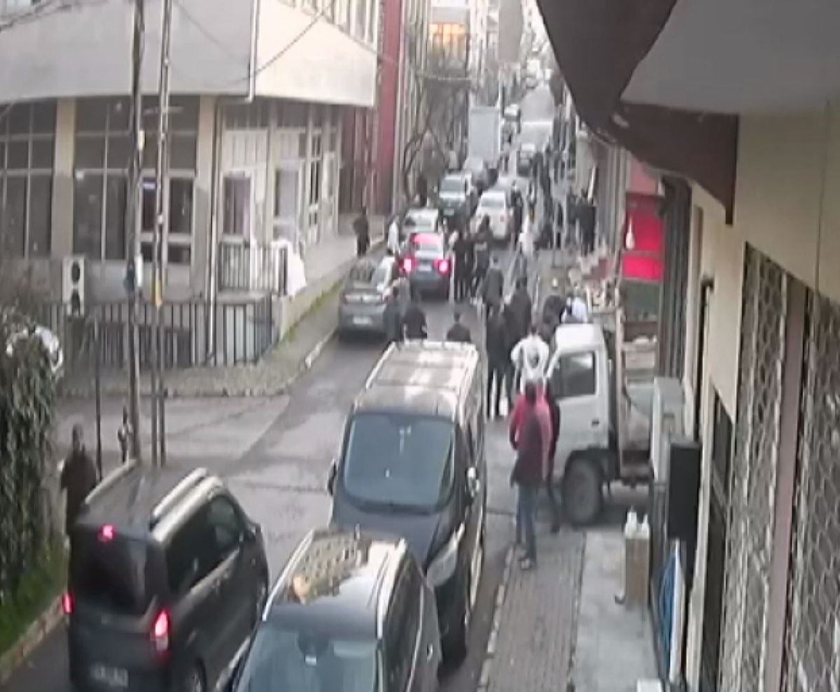 Sancaktepe'de silahlı çatışma: 5 yaralı