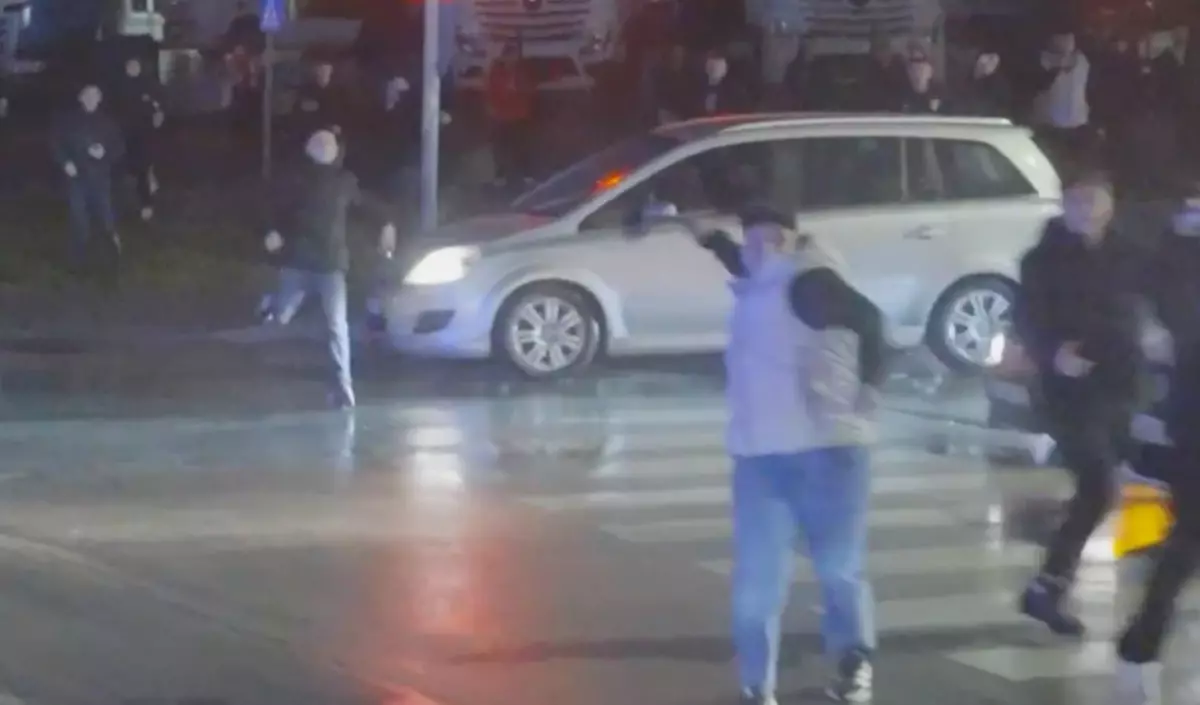 Trabzonspor'un takım otobüsüne saldırı anları kamerada