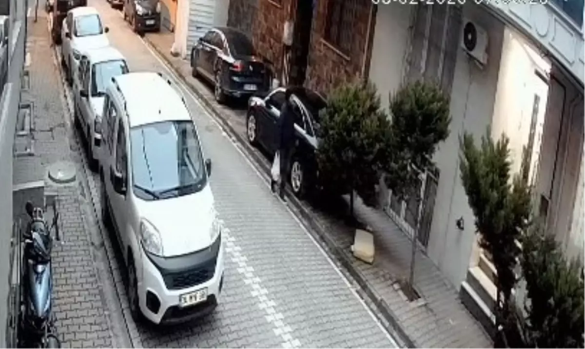 Esenyurt'ta araçları çizen şüpheli güvenlik kameralarına yakalandı