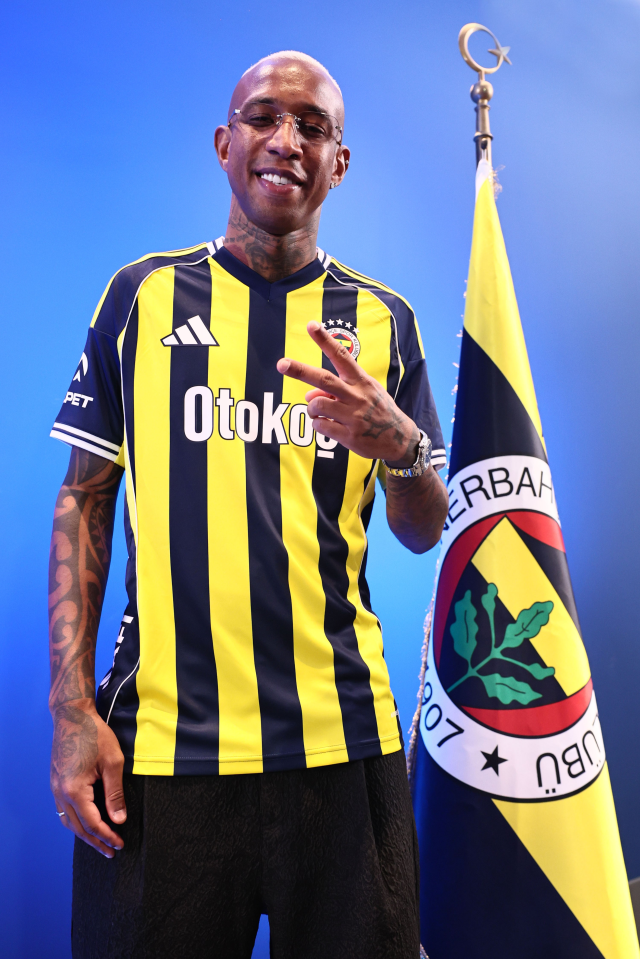 Fenerbahçe extended Anderson Talisca's contract