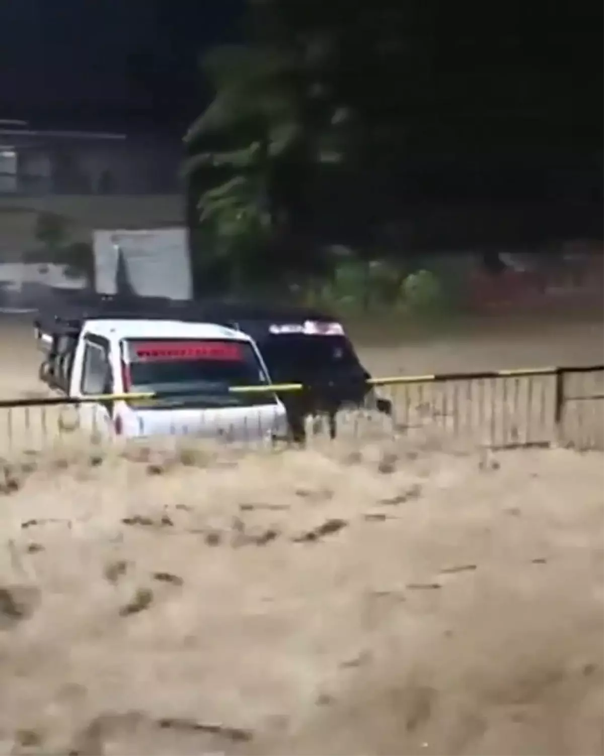 Filipinler'de tropikal fırtına: 12 ölü