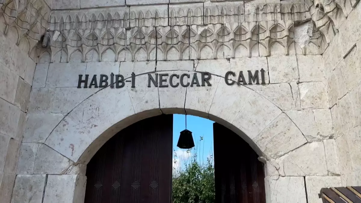 Hatay'da yıkılan Türkiye'nin ilk camisi restore edilerek hizmete açıldı