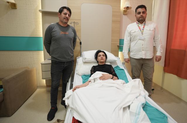 Karın ağrısı için kullandığı sıcak su torbası patlayınca genç kız hastanelik oldu