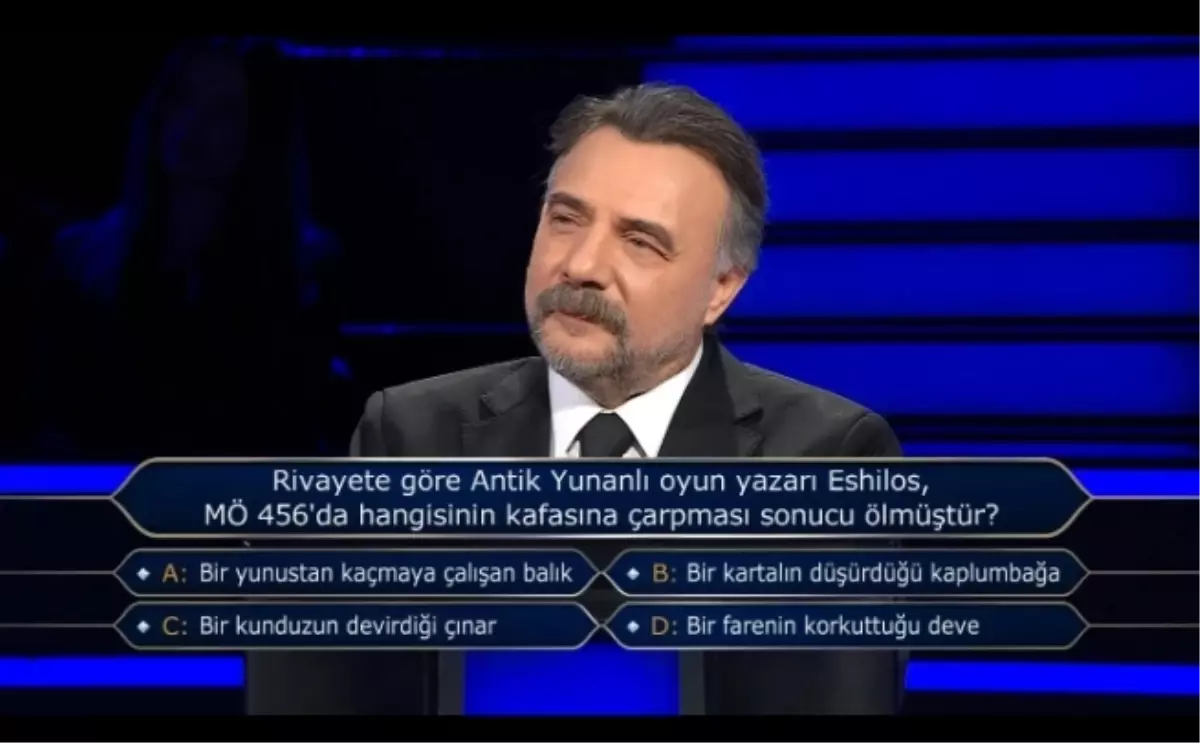 Rivayete göre Antik Yunanlı oyun yazarı Aiskhilos, MÖ 456'da hangisinin kafasına çarpması sonucu ölmüştür?