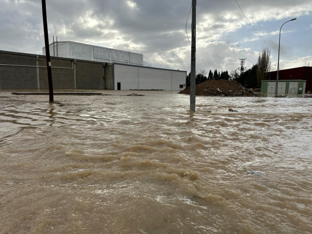 Наводнение в Ушаке: 35 рабочих мест затоплено