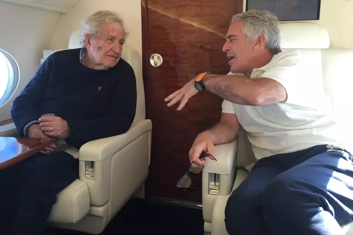 ABD'li dil bilimci Noam Chomsky'nin eşi, Epstein ile bağlantıları nedeniyle özür diledi