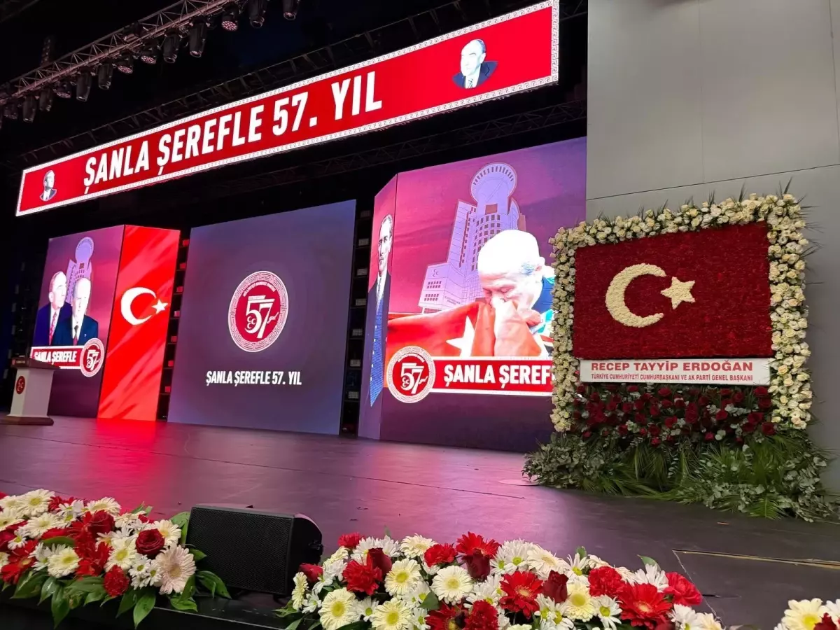 Cumhurbaşkanı Erdoğan'dan Bahçeli'ye Türk bayrağı motifli tebrik çiçeği