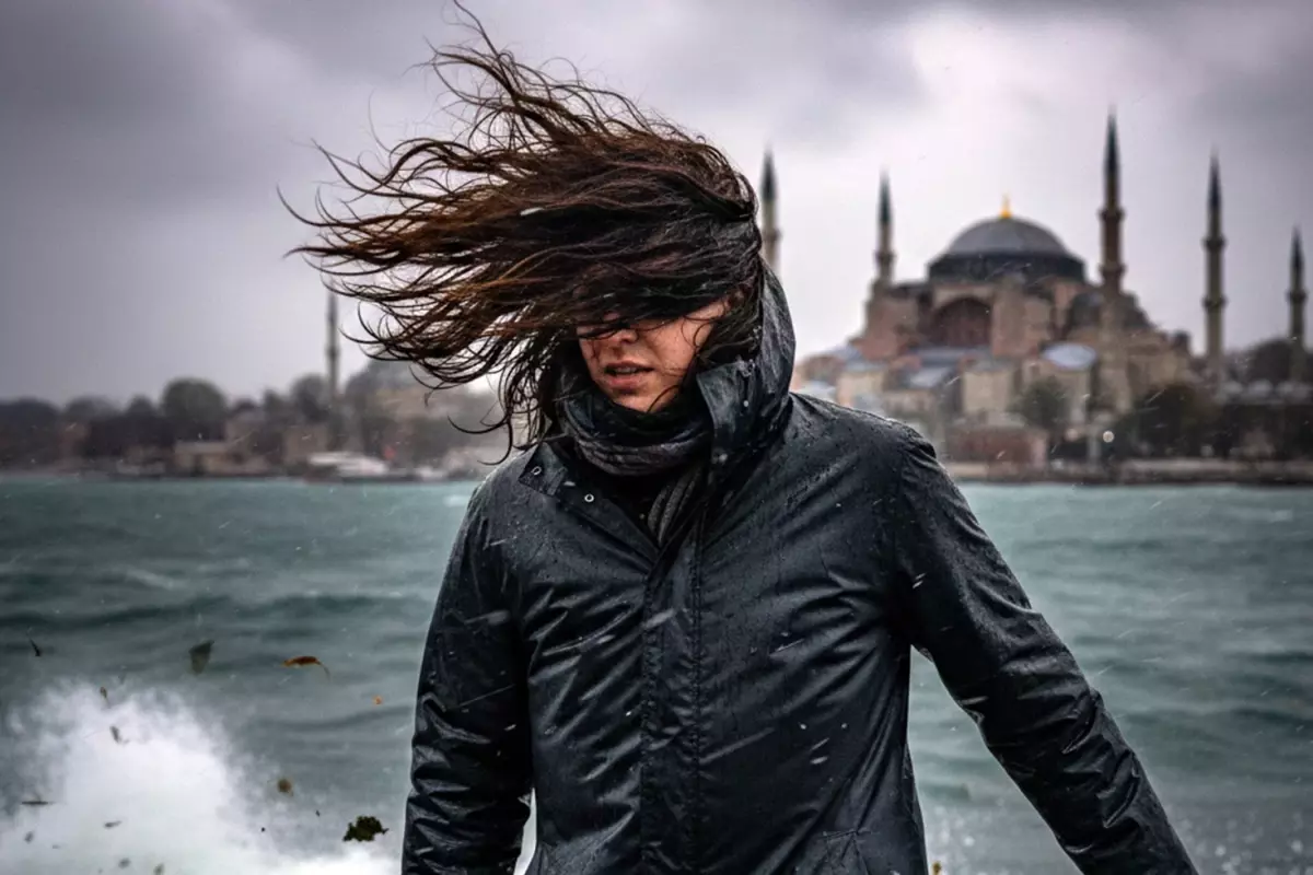 İstanbul Valiliğinden akşam saatleri için fırtına uyarısı