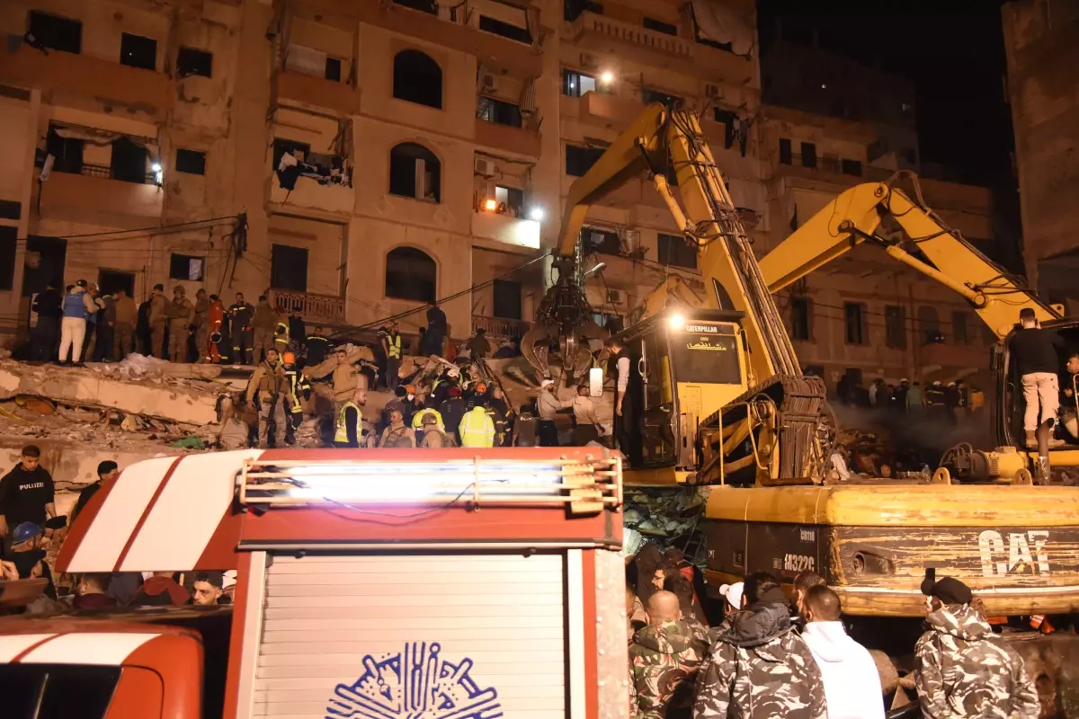 Lübnan'da bina çöktü: 13 ölü