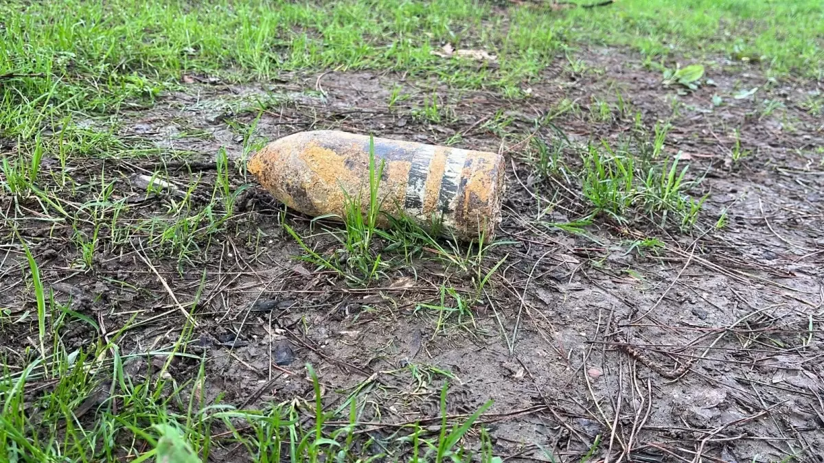 Piknik yaparken bulduğu 110 yıllık patlamamış top mermisini müzeye getirdi