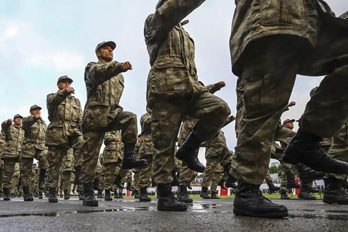 AK Parti'den askerlik sisteminde düzenleme sinyali