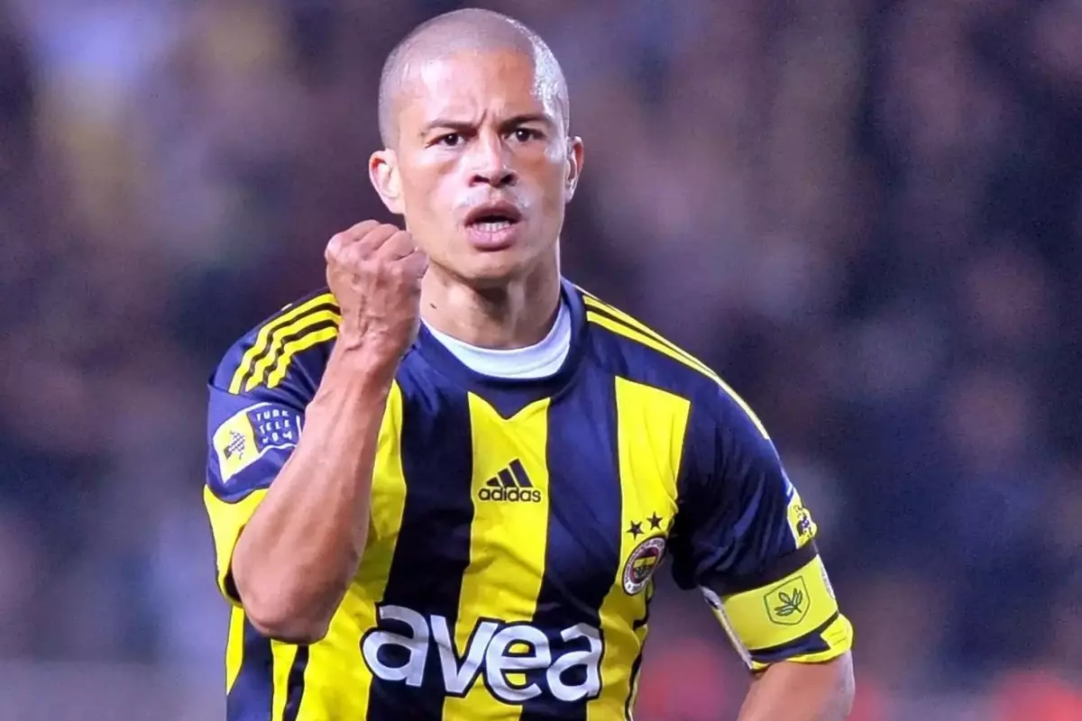 Alex, Fenerbahçe'nin paylaşımına yorum yaptı! Taraftarlar beğeni yağdırdı