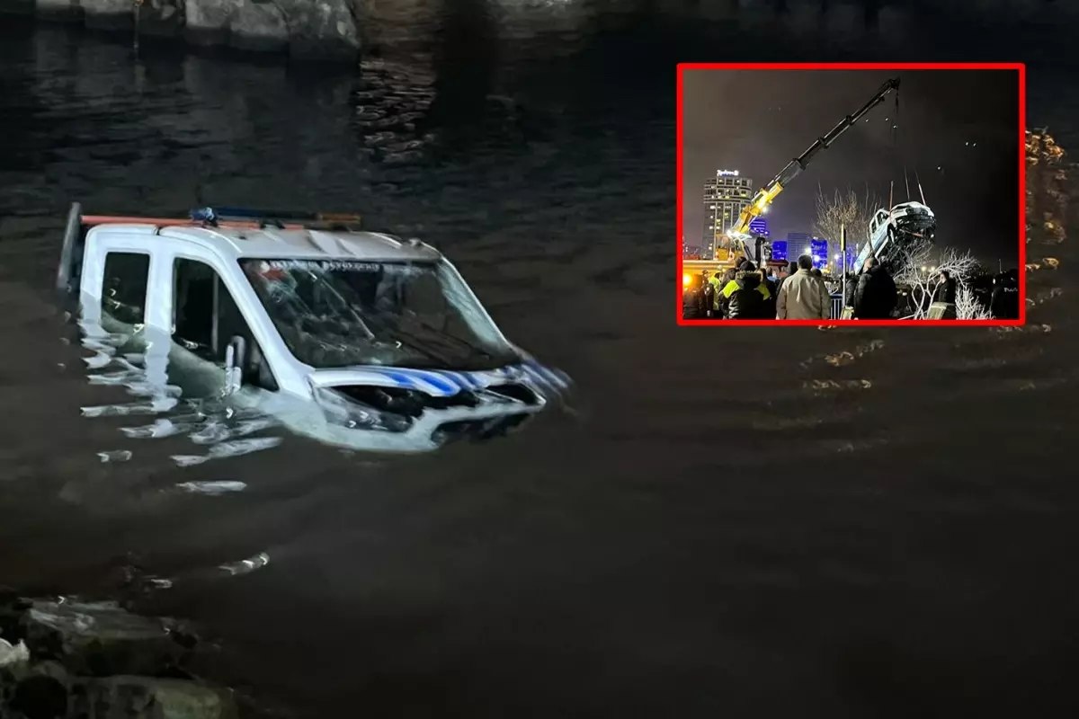 Bakırköy'de kaza yapan zabıta aracı denize düştü