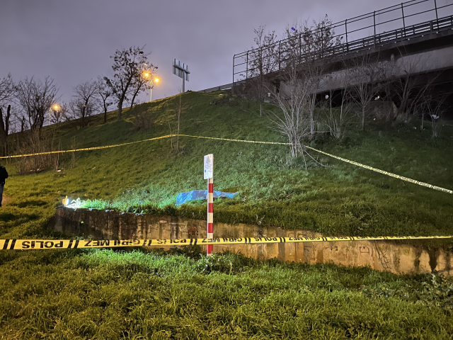 A male corpse was found by the highway in Bayrampaşa