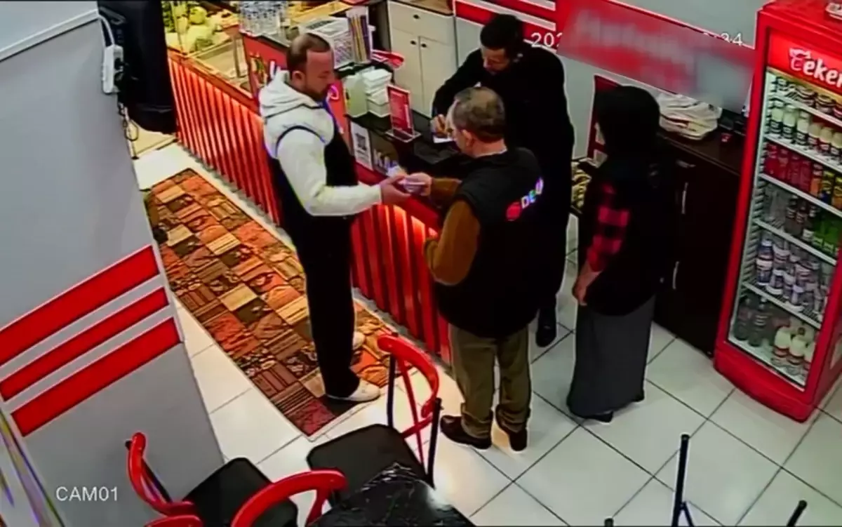 Beyoğlu'nda çiğ köfteciyi sanal medya ünlüsünün adıyla dolandırdı: 'Mahmut abi' deyince akan sular durdu