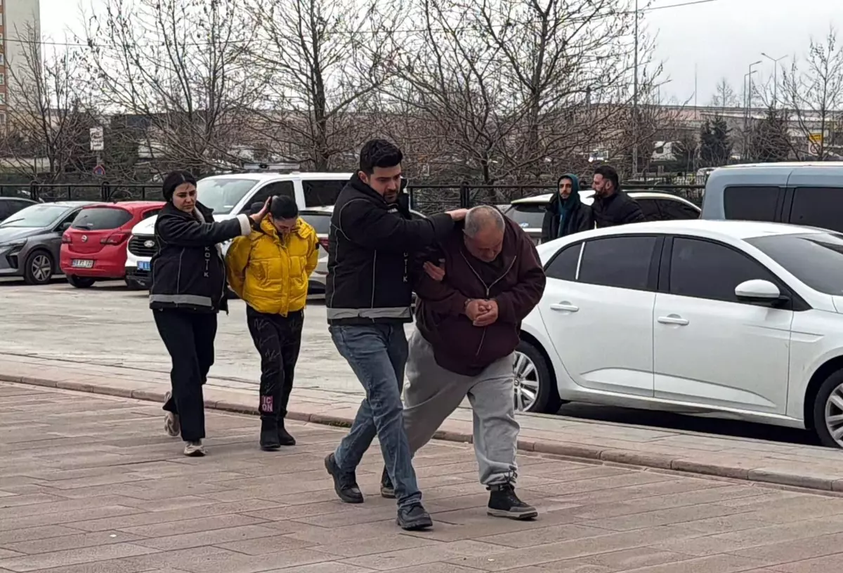 Bulgaristan plakalı otomobilde 24,5 kilo skunk ele geçirildi; 2 tutuklama