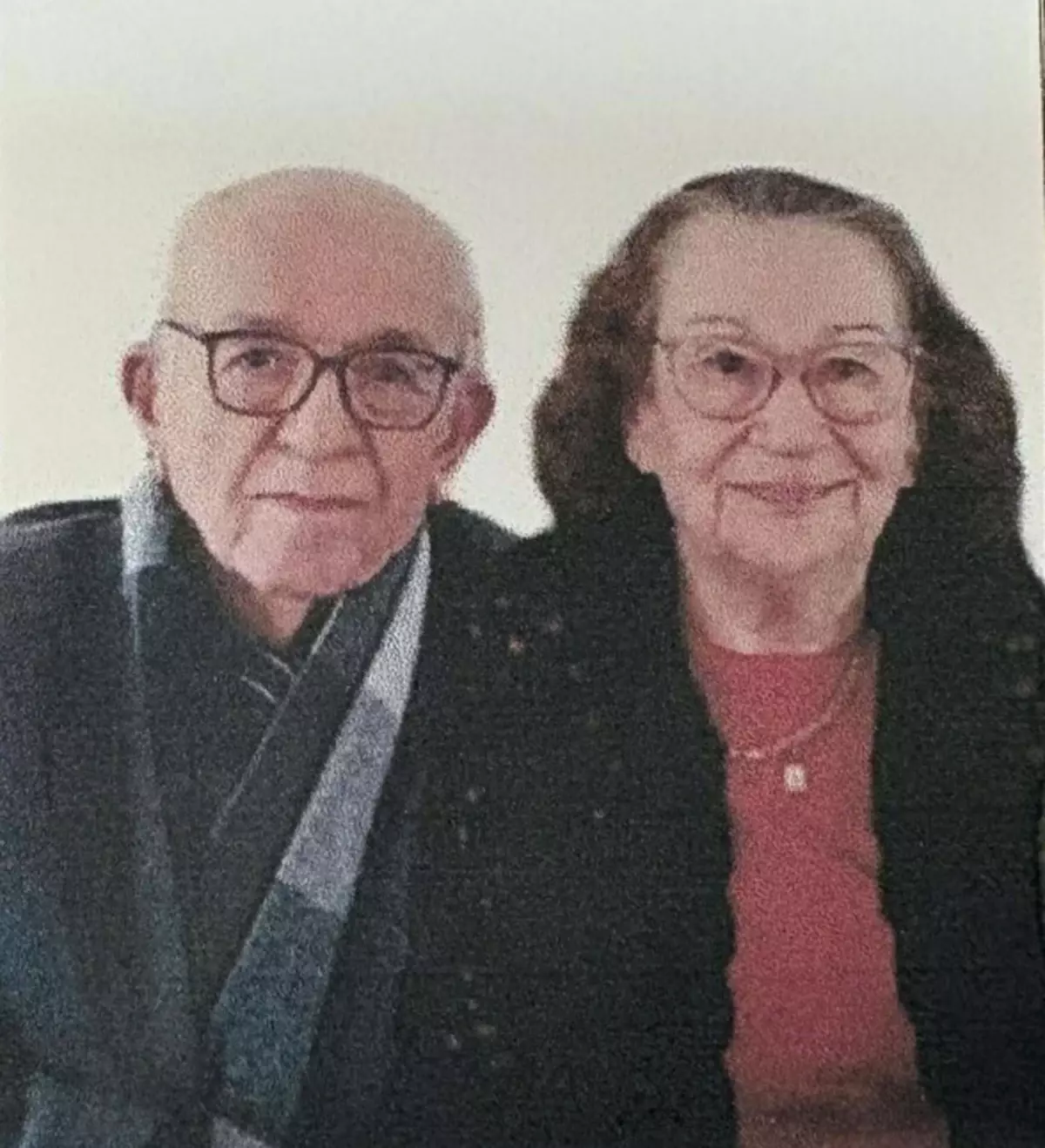 Evlerinde öldürülmüş halde bulunan çift, toprağa verildi