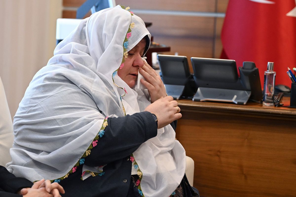 Kıyafeti nedeniyle hedef alınan Mihalgazi Belediye Başkanı Zeynep Güneş'i en çok üzen cümle! Gözyaşlarını tutamadı