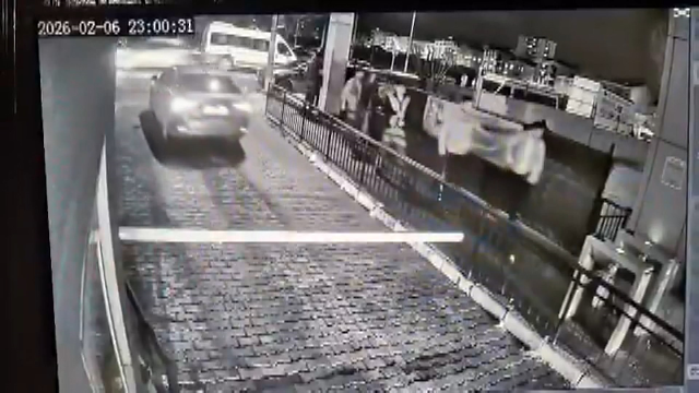 They assaulted the police officer and his wife in the middle of the street