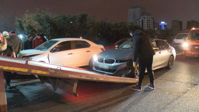 tem otoyolu nda 8 arac birbirine girdi trafik 19553369 9068 m