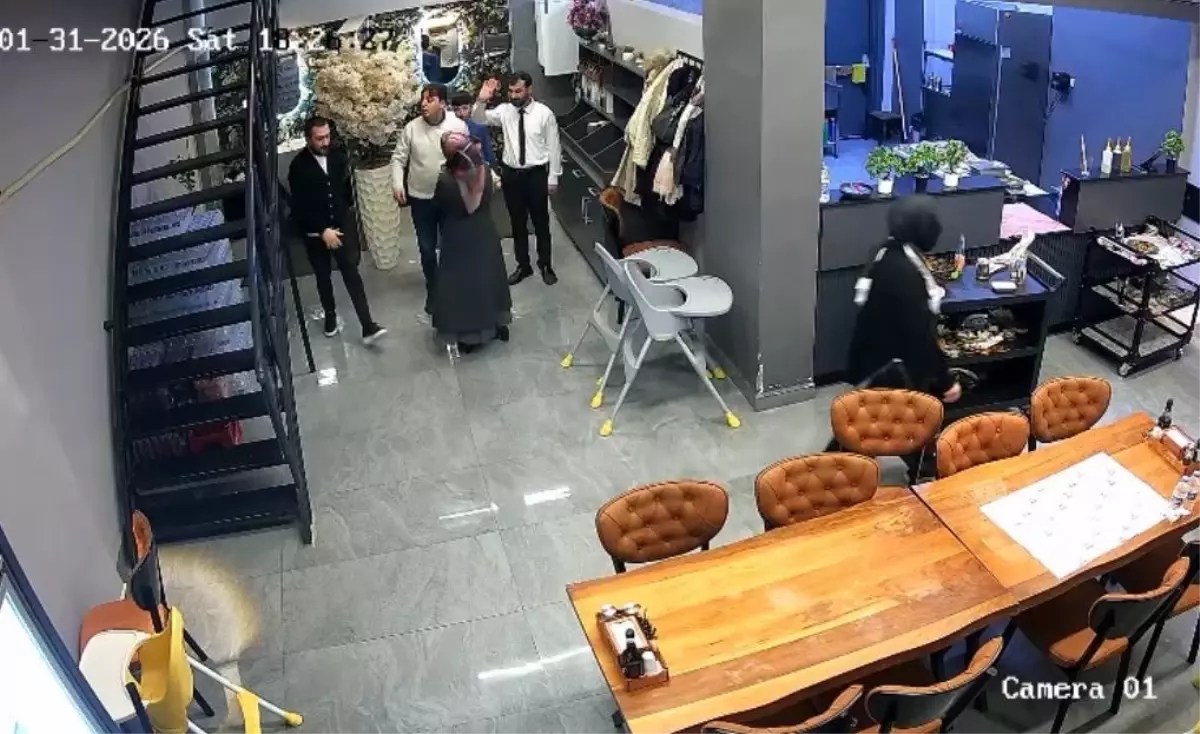 Yürekleri ağza getiren anlar! Şefin hızlı müdahalesi bebeği kurtardı