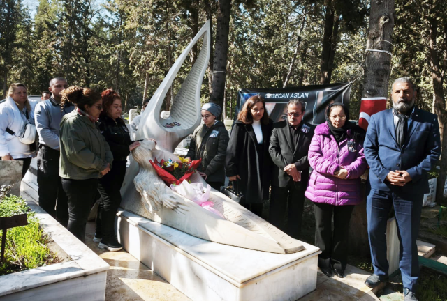 11 yıllık dinmeyen sızı: Özgecan Aslan kabri başında dualarla anıldı