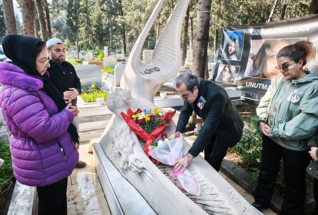 11 yıllık dinmeyen sızı: Özgecan Aslan kabri başında dualarla anıldı
