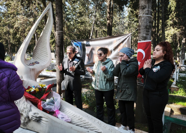 11 yıllık dinmeyen sızı: Özgecan Aslan kabri başında dualarla anıldı