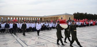 14 Mart Tıbbiyeliler Derneği üyeleri Anıtkabir'i ziyaret etti
