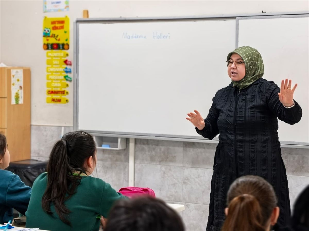 28 Şubat süreci mağduru başörtülü öğretmenler, yeniden öğrencilerine kavuşmaktan mutlu