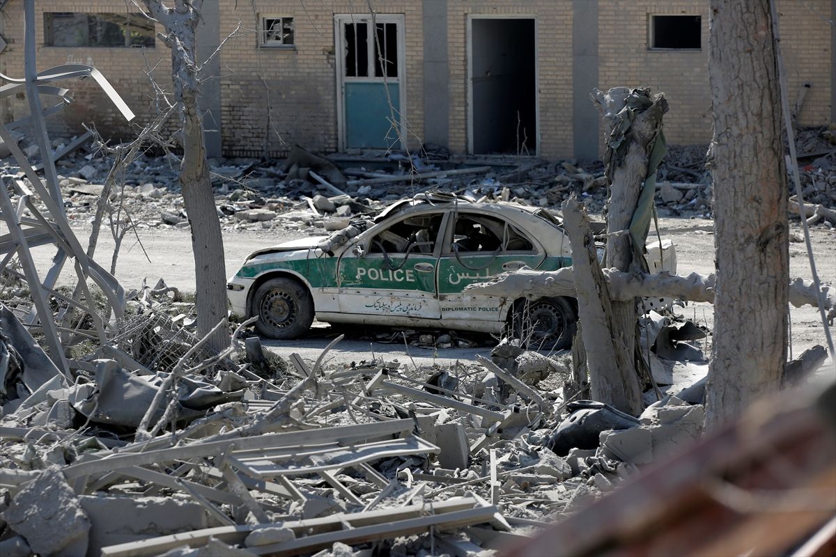 AA ekibi, ABD-İsrail saldırısında hedef alınan Türkmenistan Caddesi'ni görüntüledi