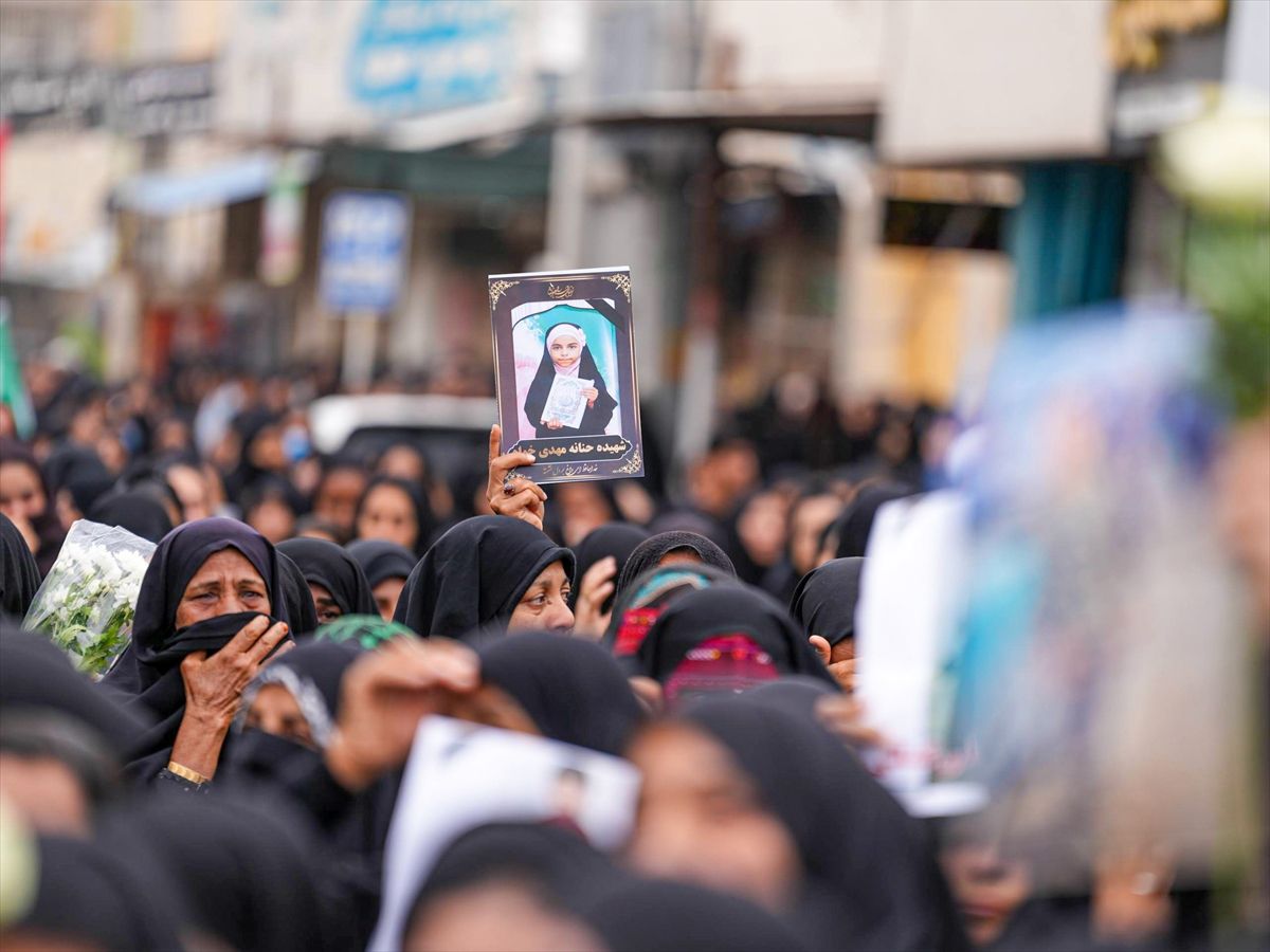 ABD-İsrail'in İran'da ilkokula düzenlediği saldırıda ölen çocuklar için cenaze töreni düzenlendi