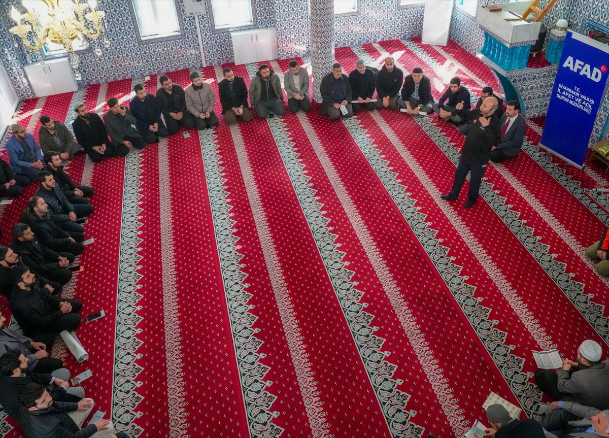 AFAD'dan Diyarbakır'daki imamlara camilerde "afetler öncesi hazırlık" eğitimi