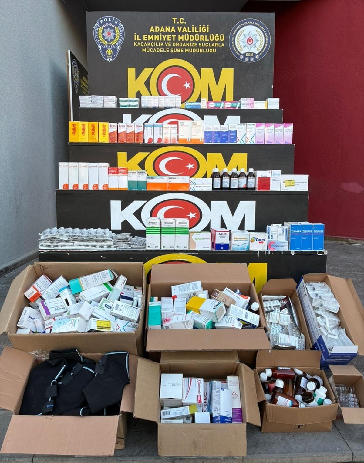 Adana'da 6 bin 247 ilaç ve 216 tıbbi cihaz ele geçirildi