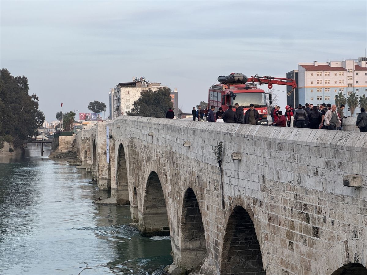 Adana'da akıntıya kapılan iki kişi itfaiye tarafından kurtarıldı