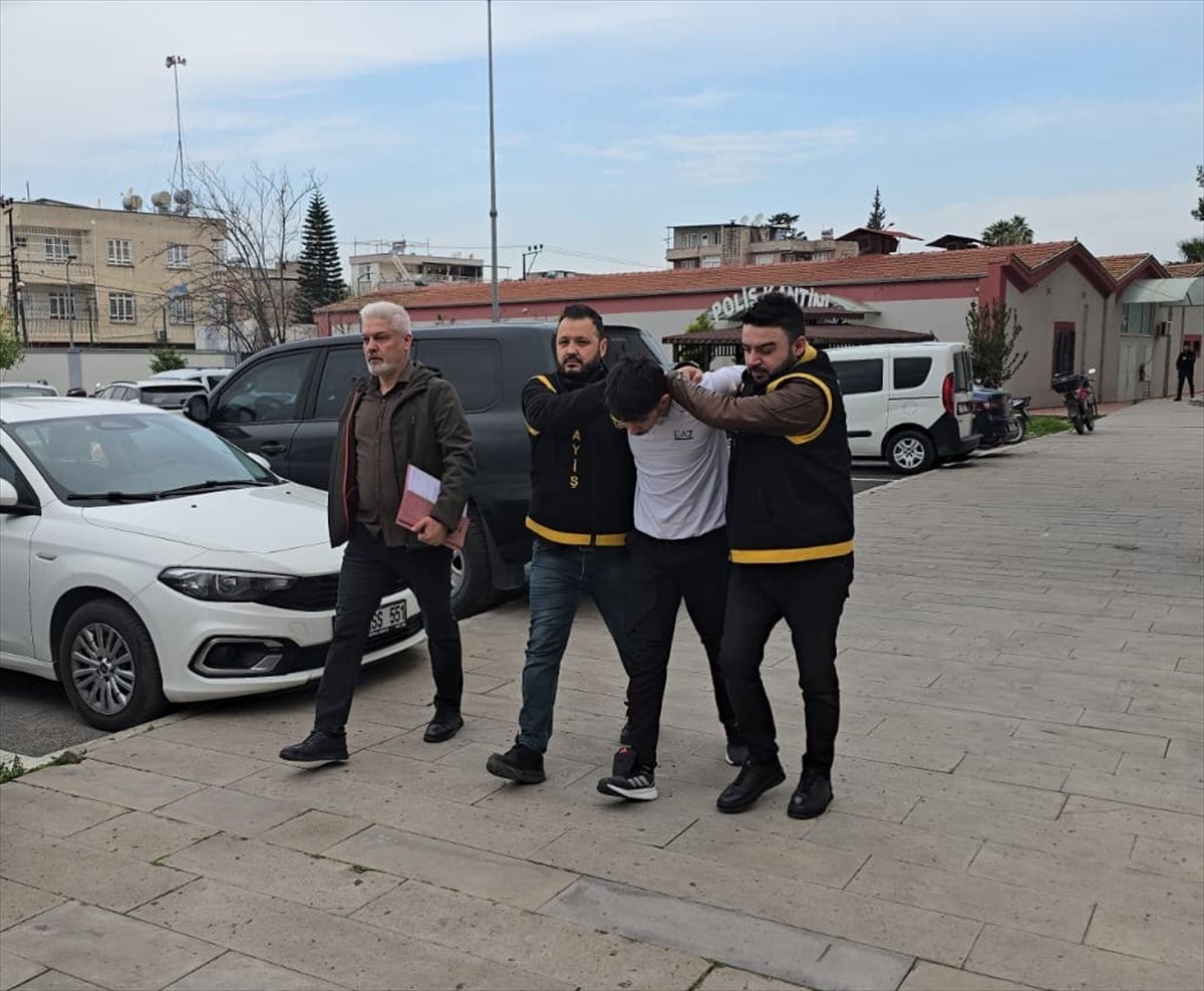 Adana'da camını kırdıkları araçlardan hırsızlık yapan 2 zanlı tutuklandı