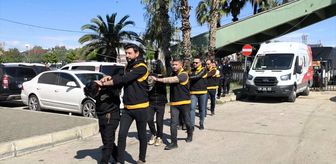 Adana'da denetimlerde 16 düzensiz göçmen ve farklı suçlardan aranan 2 zanlı yakalandı