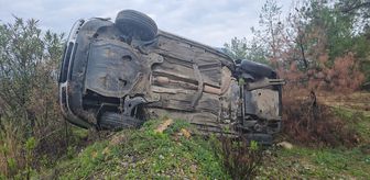Adana'da devrilen otomobildeki 2 kişi yaralandı