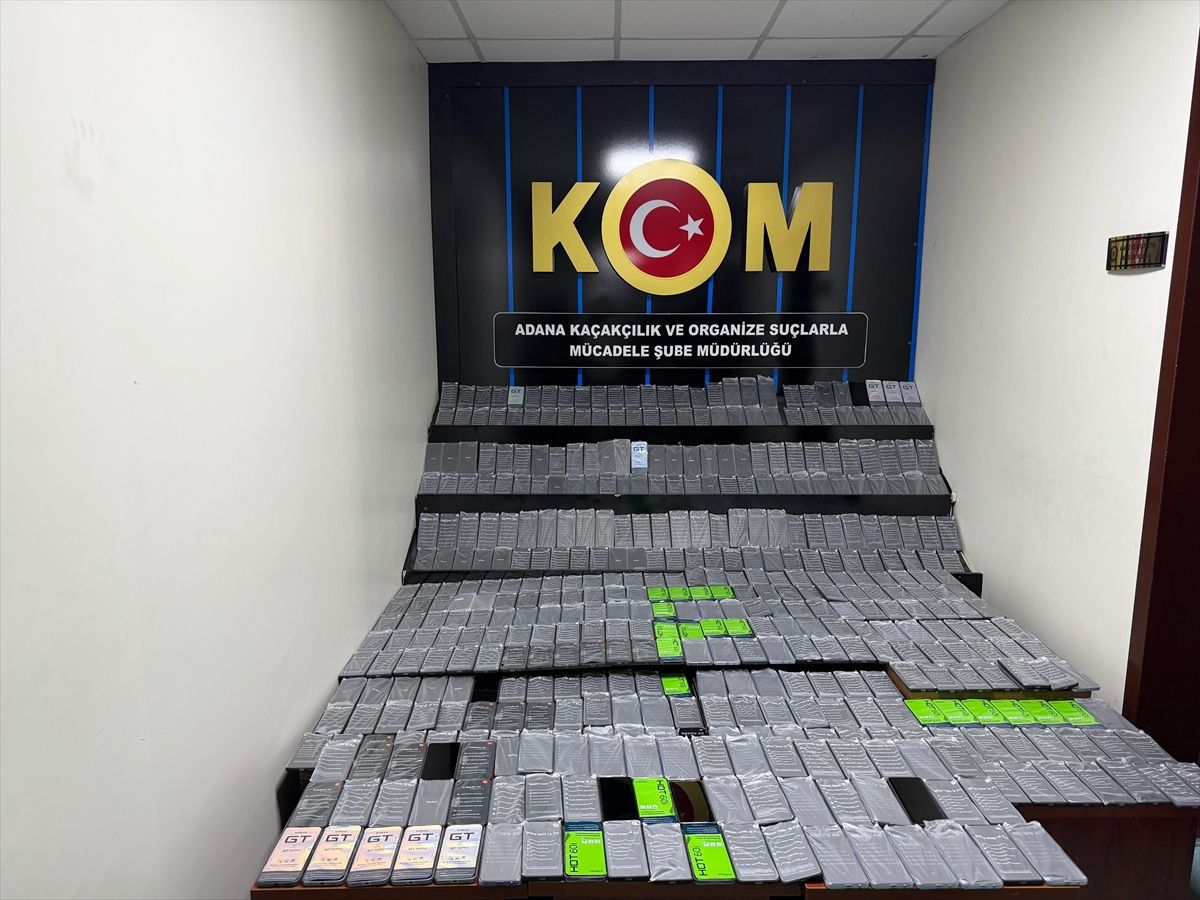 Adana'da gümrük kaçağı 452 cep telefonu ele geçirilen otobüsün sürücüsü tutuklandı