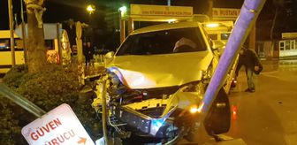 Adana'da otomobille minibüsün çarpışması sonucu 3 kişi yaralandı