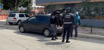Adana'da polis ekipleri okulların çevresinde denetim yaptı