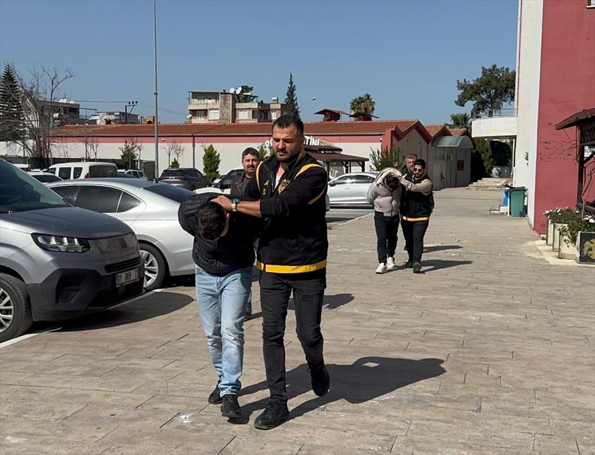 Adana'da trafikte çıkan kavgada bıçaklanan kişi hayatını kaybetti